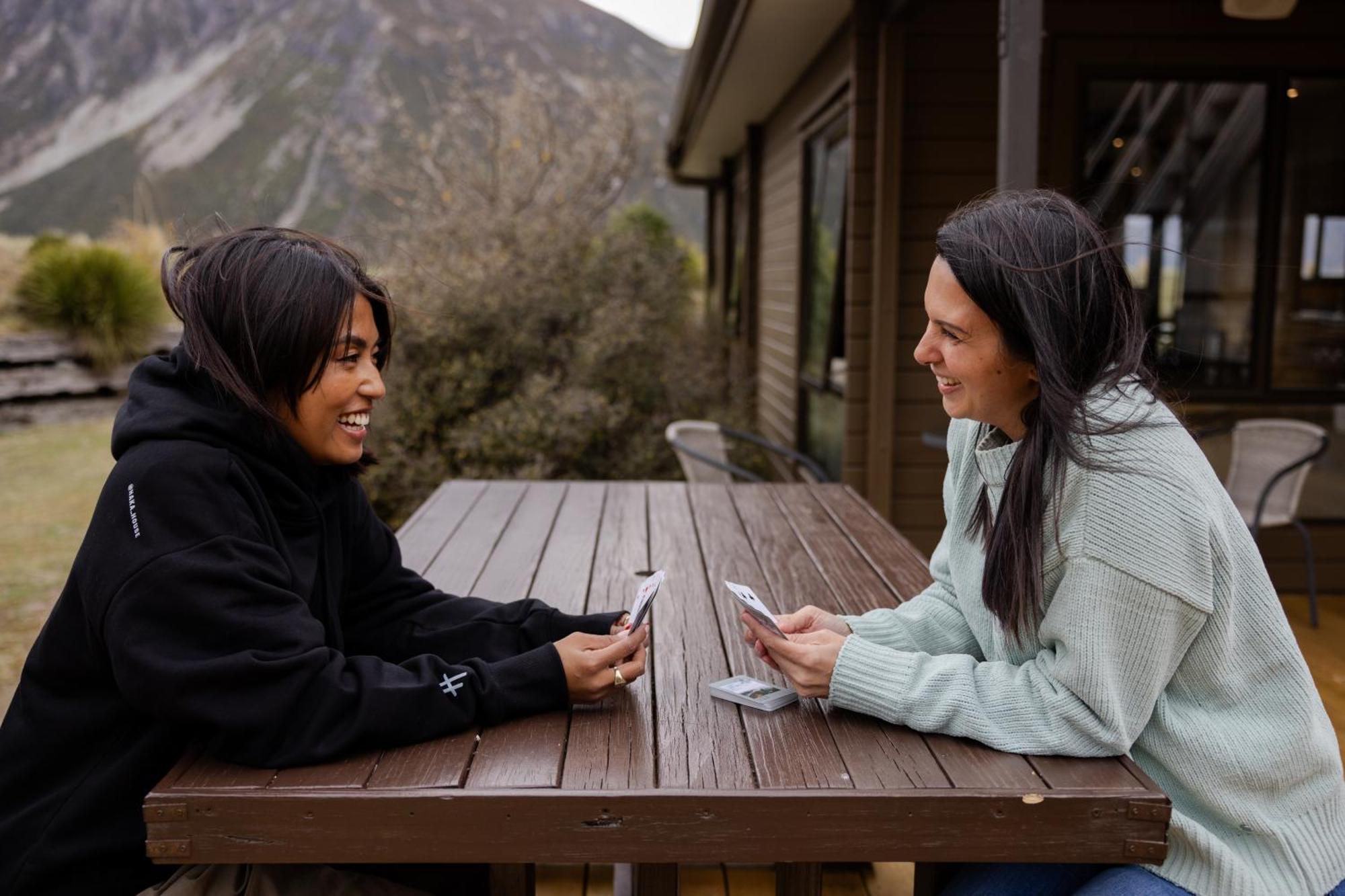 Haka House Aoraki Mt Cook Vandrarhem Aoraki / Mount Cook Exteriör bild