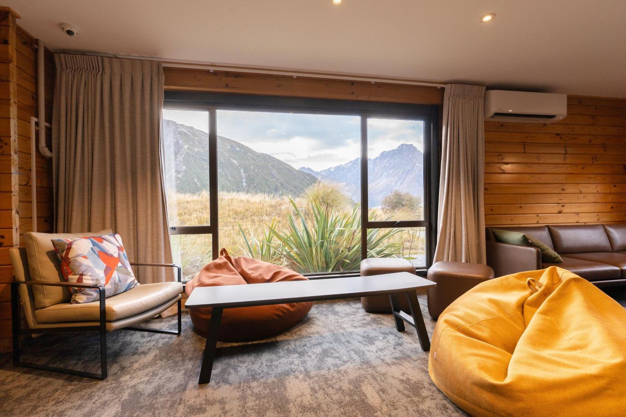 Haka House Aoraki Mt Cook Vandrarhem Aoraki / Mount Cook Exteriör bild