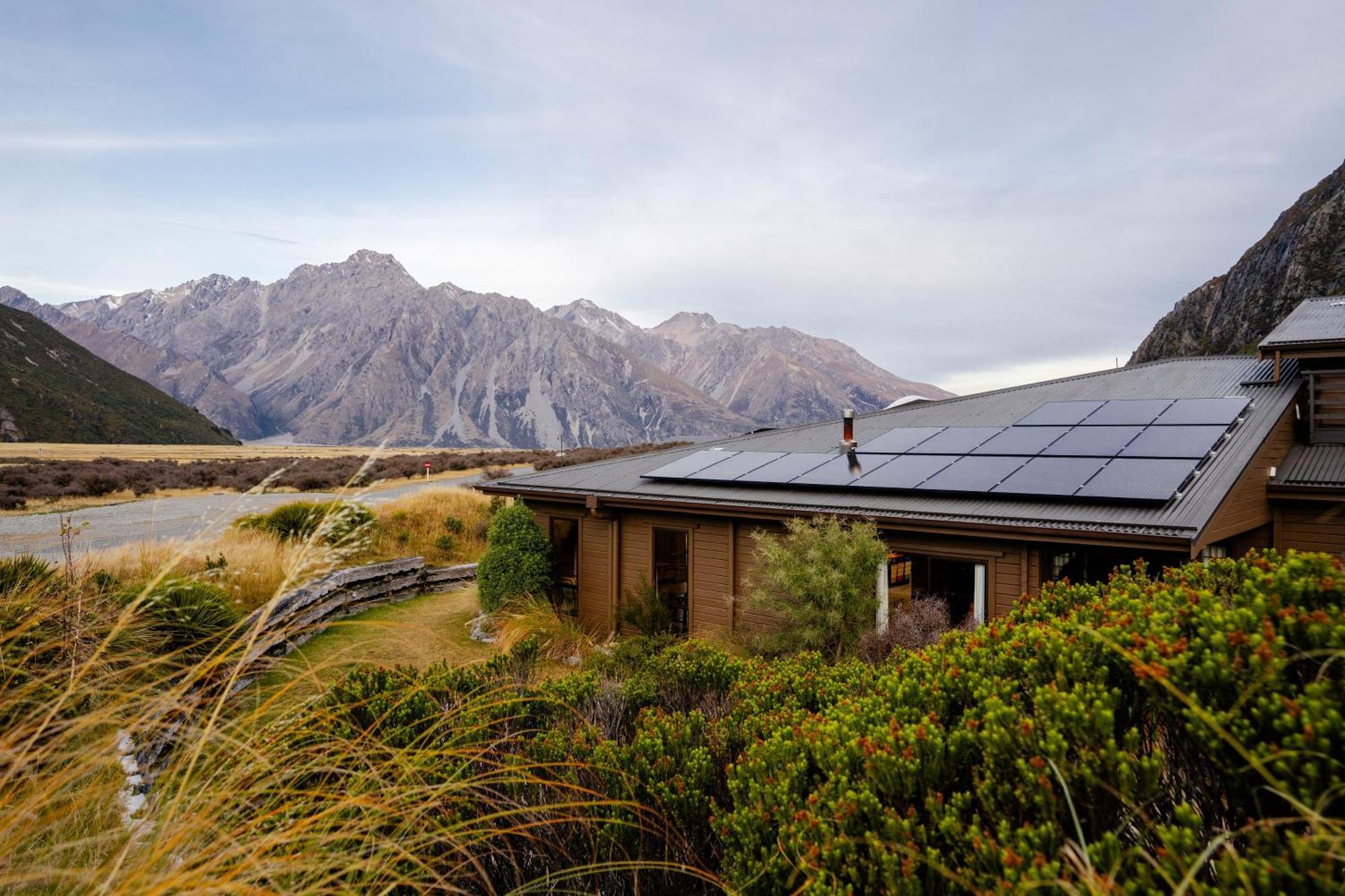 Haka House Aoraki Mt Cook Vandrarhem Aoraki / Mount Cook Exteriör bild