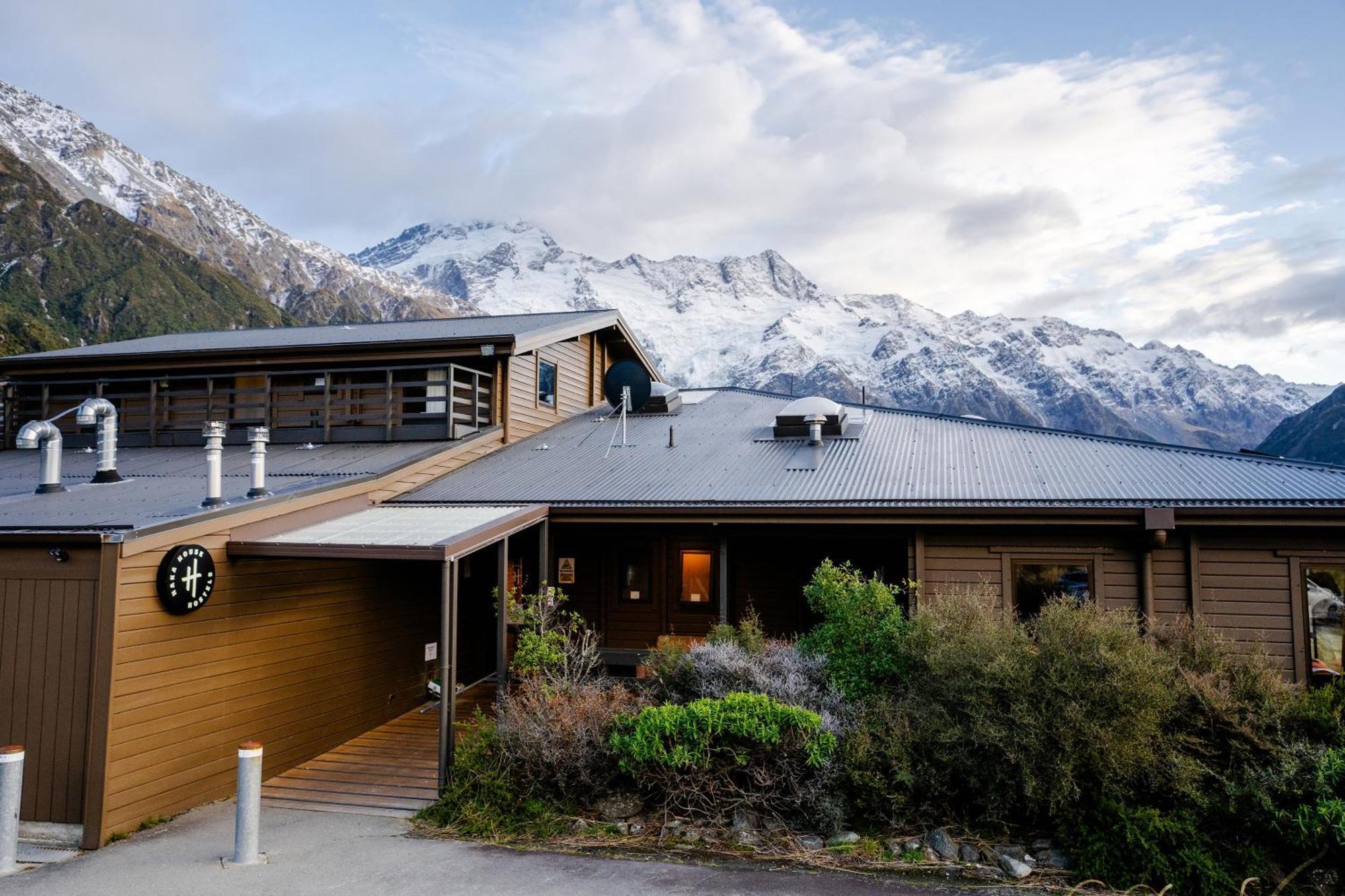 Haka House Aoraki Mt Cook Vandrarhem Aoraki / Mount Cook Exteriör bild