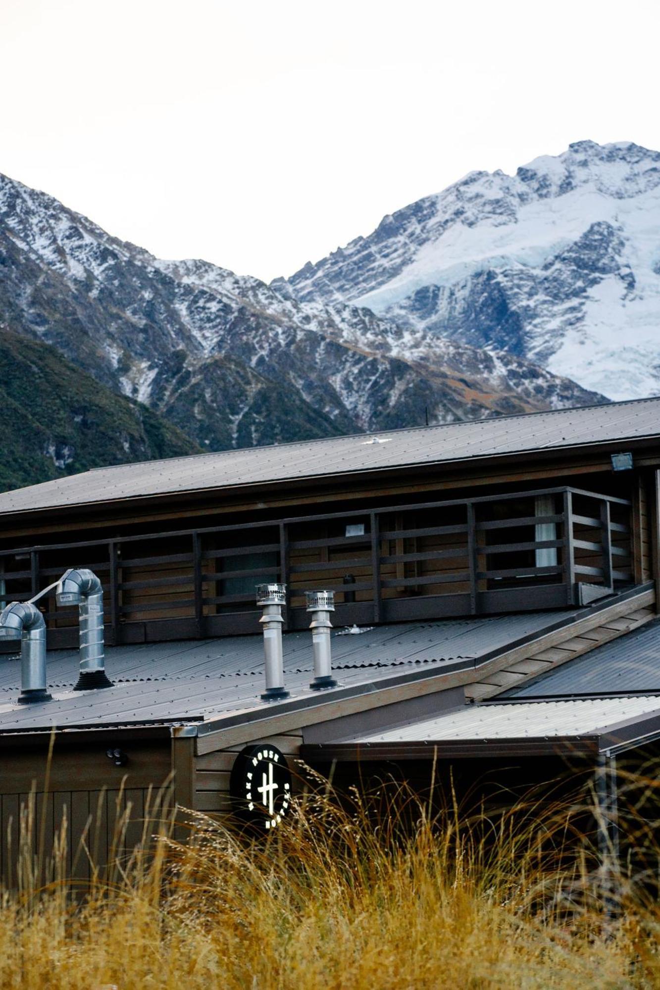 Haka House Aoraki Mt Cook Vandrarhem Aoraki / Mount Cook Exteriör bild
