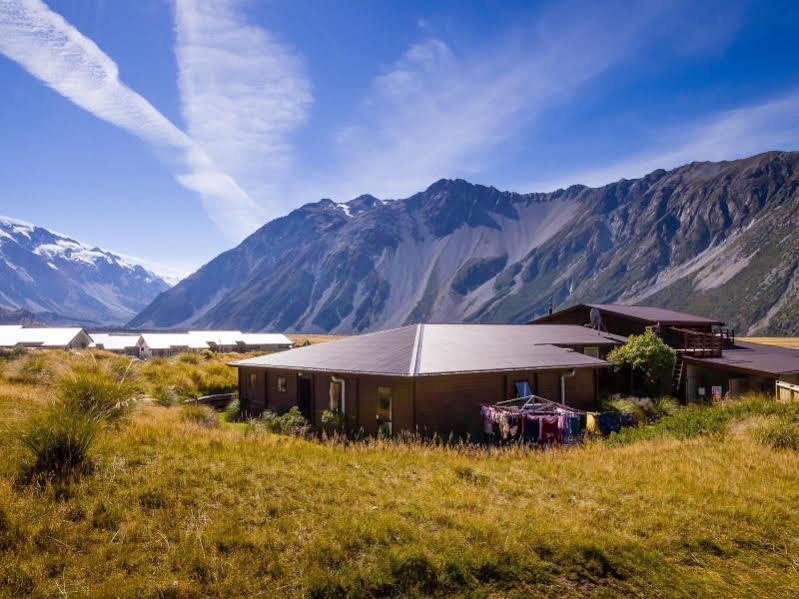 Haka House Aoraki Mt Cook Vandrarhem Aoraki / Mount Cook Exteriör bild